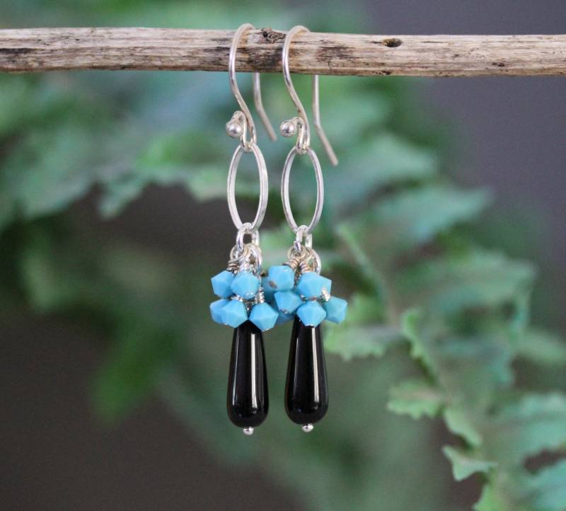 Schwarze Teardrop Ohrringe Türkisfarbene Swarovski Kristall Ohrringe von Karenda