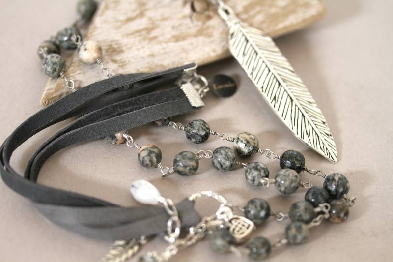 Spinnennetz Jaspis Rosenkranz Halskette Zinn Feder, Boho Y Halskette von Karenda