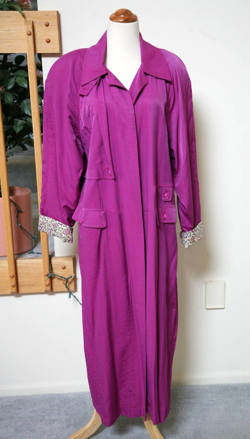 Damen Langer Fuscia Leichter Mantel, Lange Rosa Jacke, Gürtelmantel, Knöchellanger, Eleganter Größe 4 Mantel von KarendasKloset