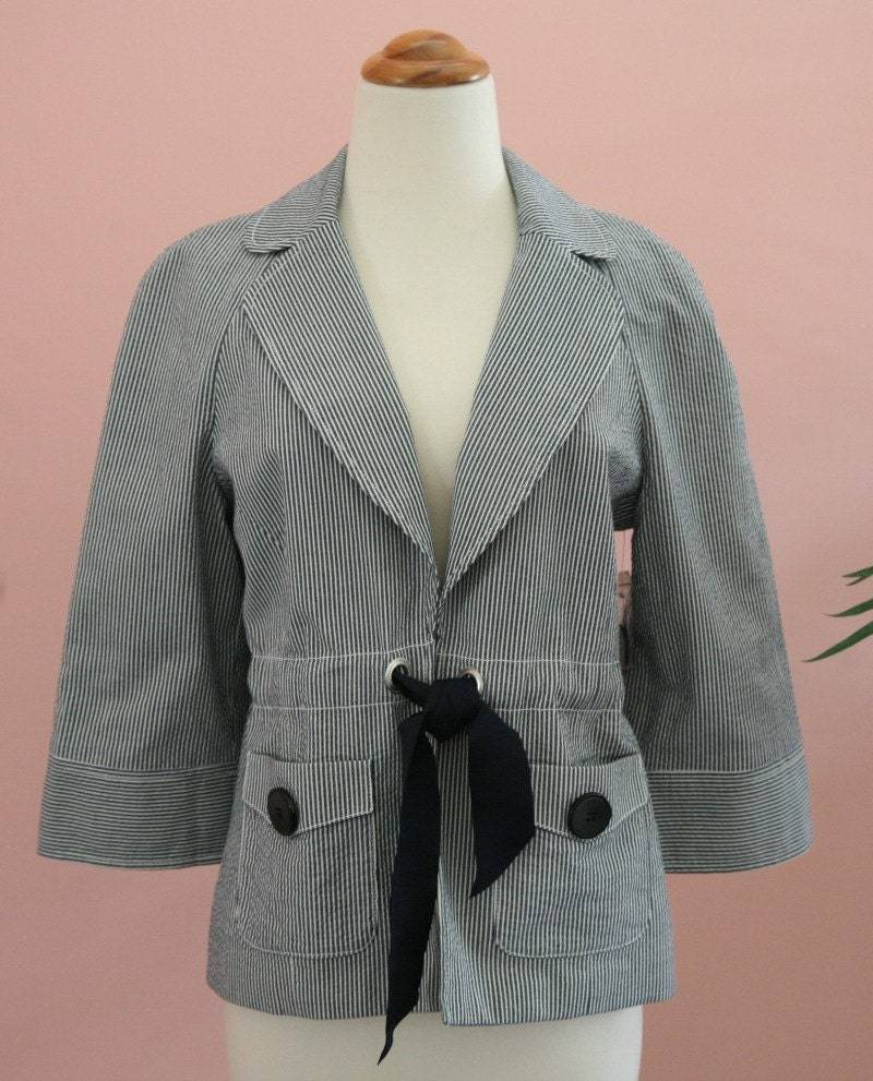 Jeans Und Weißen Seersucker Krawatte Vor Ziehen String Blazer Große Buttom Taschen Klein von KarendasKloset