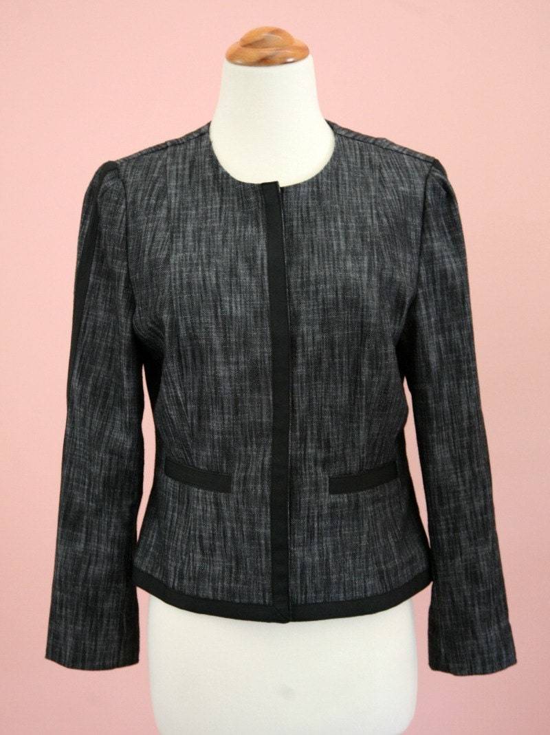 Schwarzer Und Grauer Blazer Im Cadet-stil Für Damen, Größe S, Schwarzer Blazer, Crop-Blazer, Cadet-stil, Arbeitskleidung von KarendasKloset