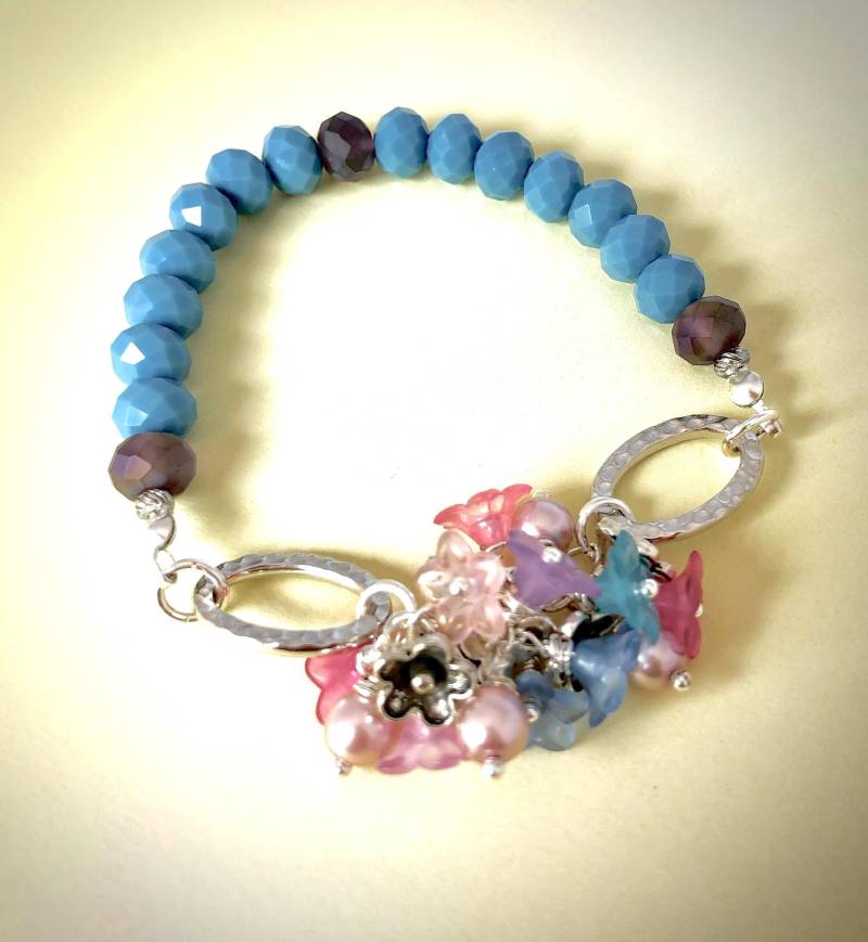 Floral Cluster Stretch Armband Acrylblumen, Lavendel Perlen Floral Cluster Stretch Armband Acrylblumen, Lavendel Perlen von KareninaJewelryArt