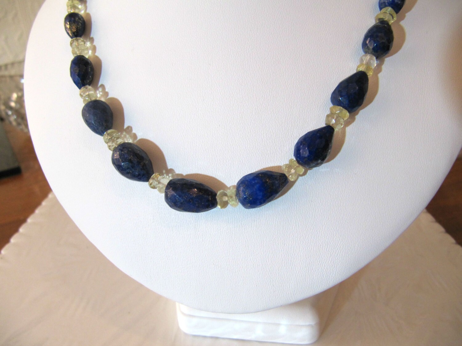 Edelstein Halskette, Lapis Halskette, Quarz Lazuli Halskette, Blaue Stein Halskette, Gelber Halskette, Edelstein Schmuck, Geschenk Für Mama Edelstein Halskette, Lapis Halskette, Quarz Lazuli Halskette, Blaue Stein Halskette, Gelber Halskette, Edelstein Schmuck, Geschenk Für Mama von KarensLittleGems