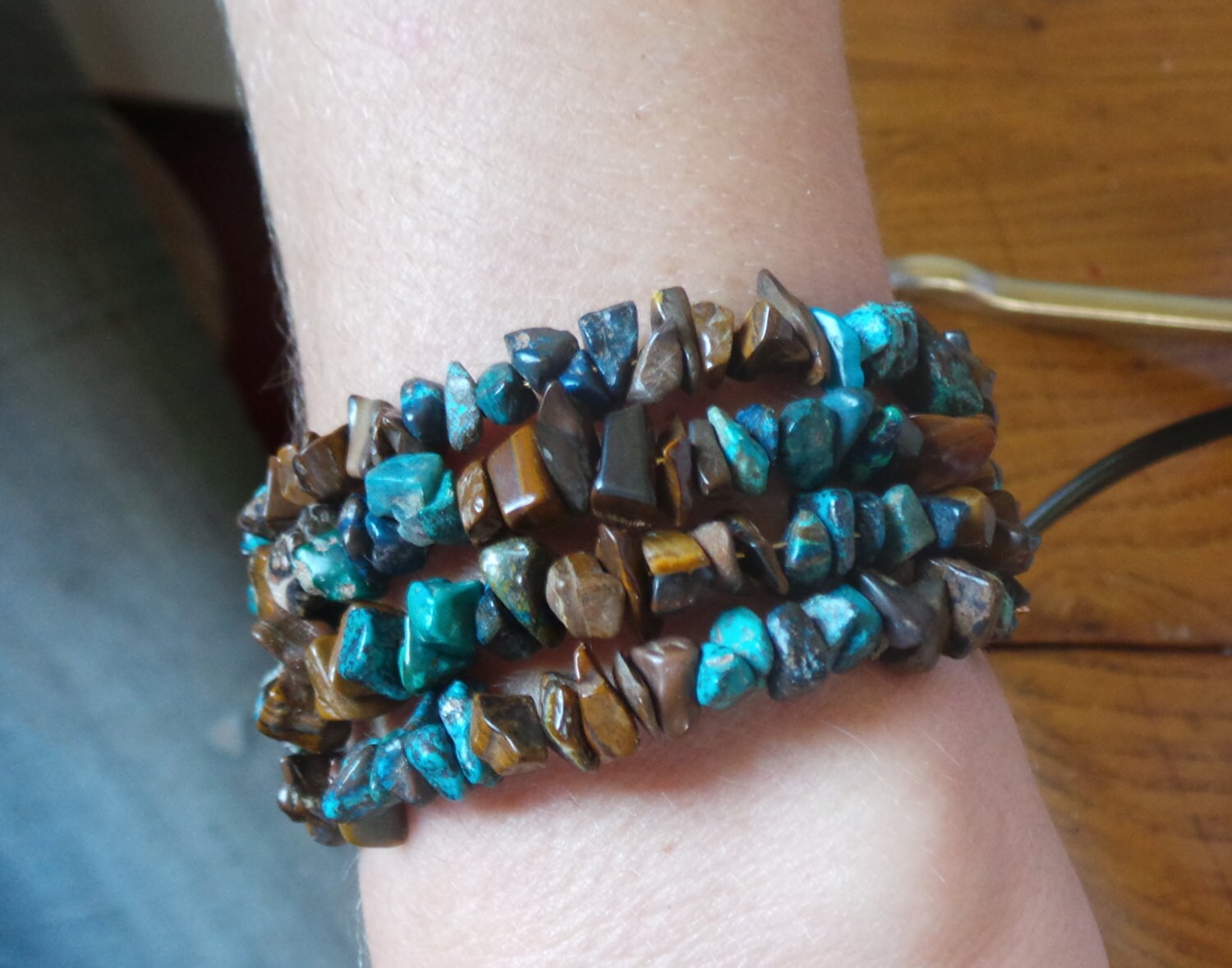 Memory Wire Armband, Edelstein Armreif, Gewickeltes Stein Armband, Gewickeltes Armband, Tigerauge Armband, Chrysopras Armreif, Blauer Memory Wire Armband, Edelstein Armreif, Gewickeltes Stein Armband, Gewickeltes Armband, Tigerauge Armband, Chrysopras Armreif, Blauer von KarensLittleGems