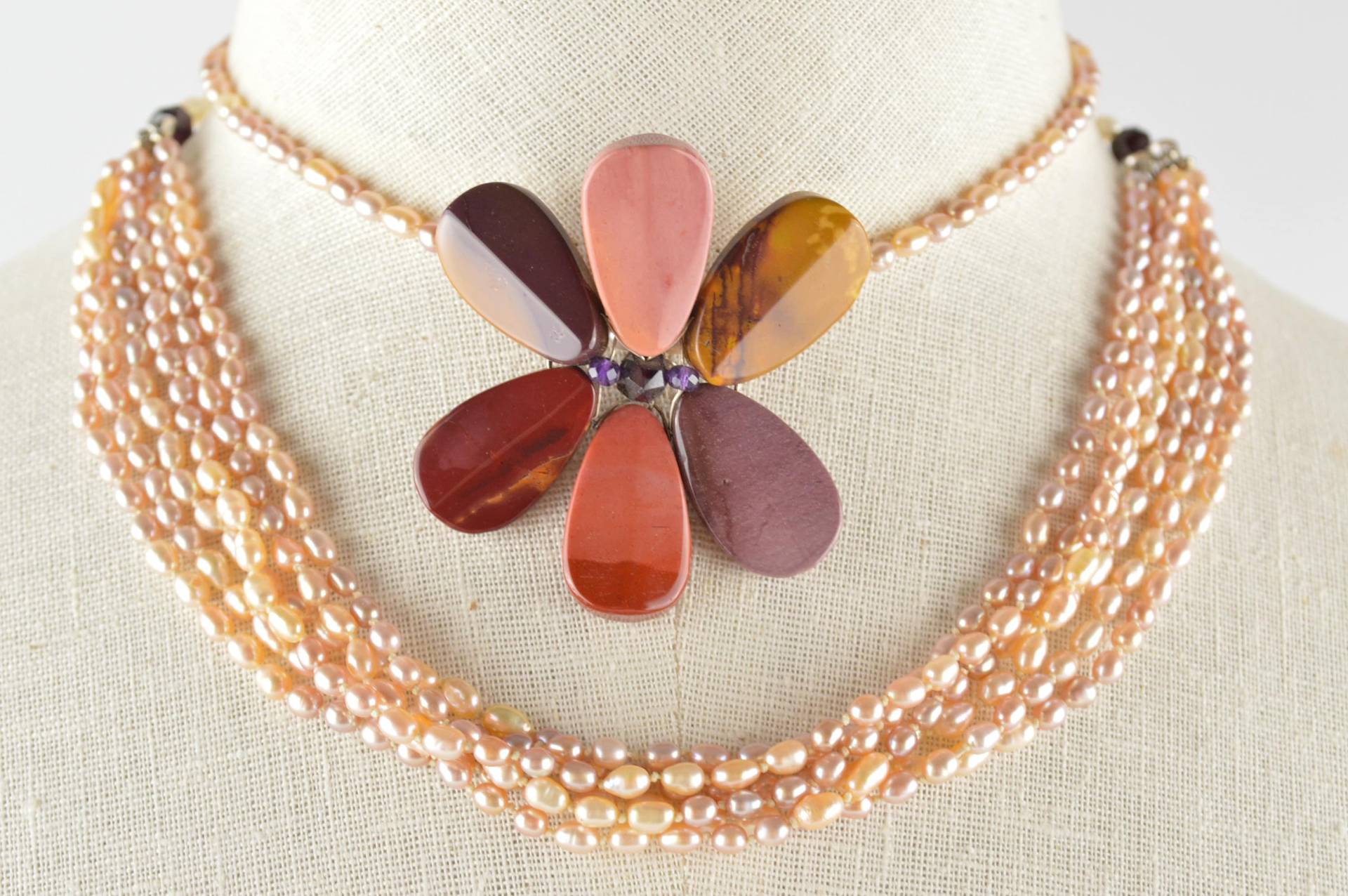 Peach Pink Perlenkette Set Jaspis Blumen Anhänger Multi Strang Ooak von KariBernhardtStudio