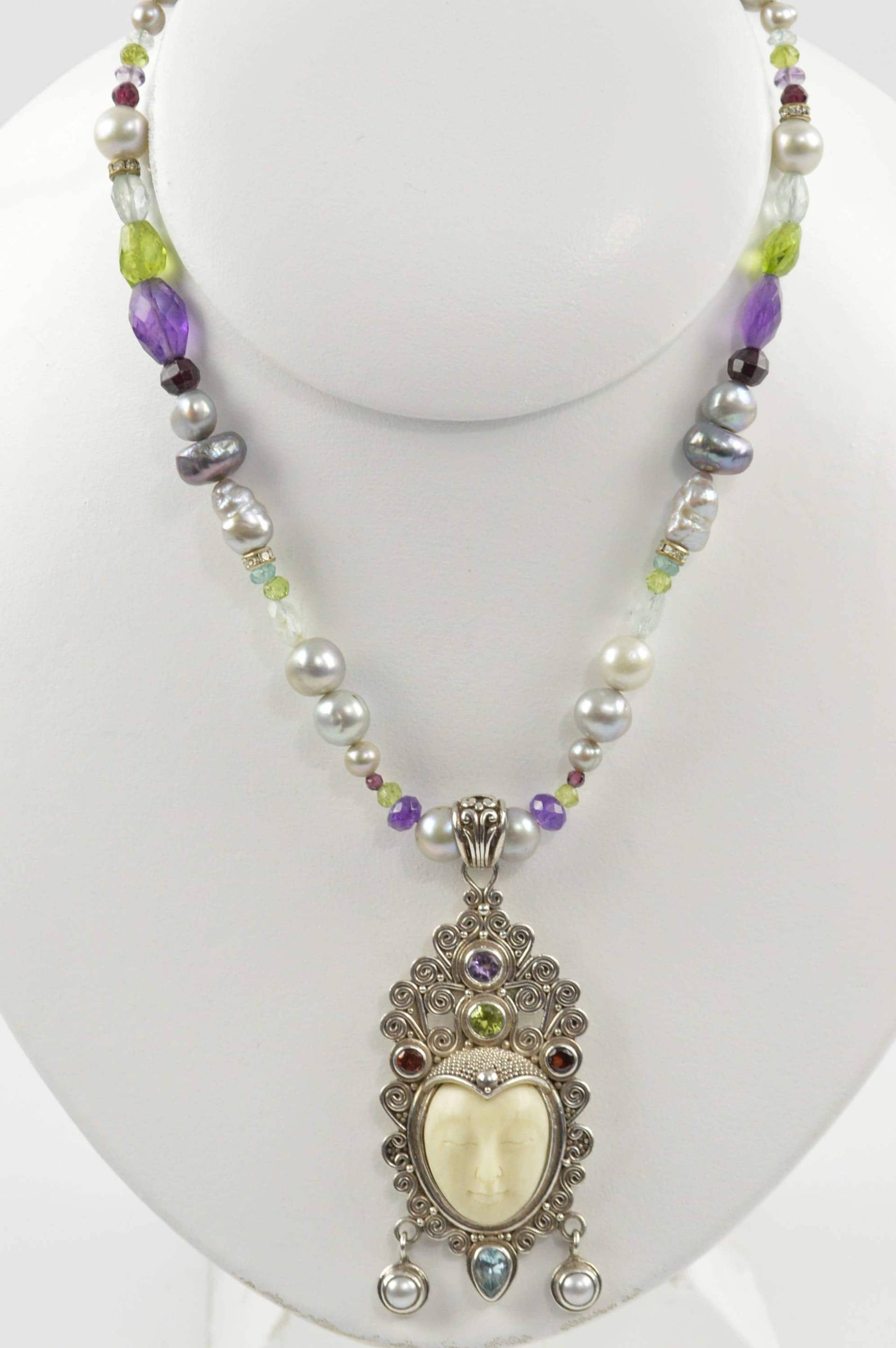 Perlenkette Sterling Silber Göttin Anhänger, Edelstein-Akzent von KariBernhardtStudio