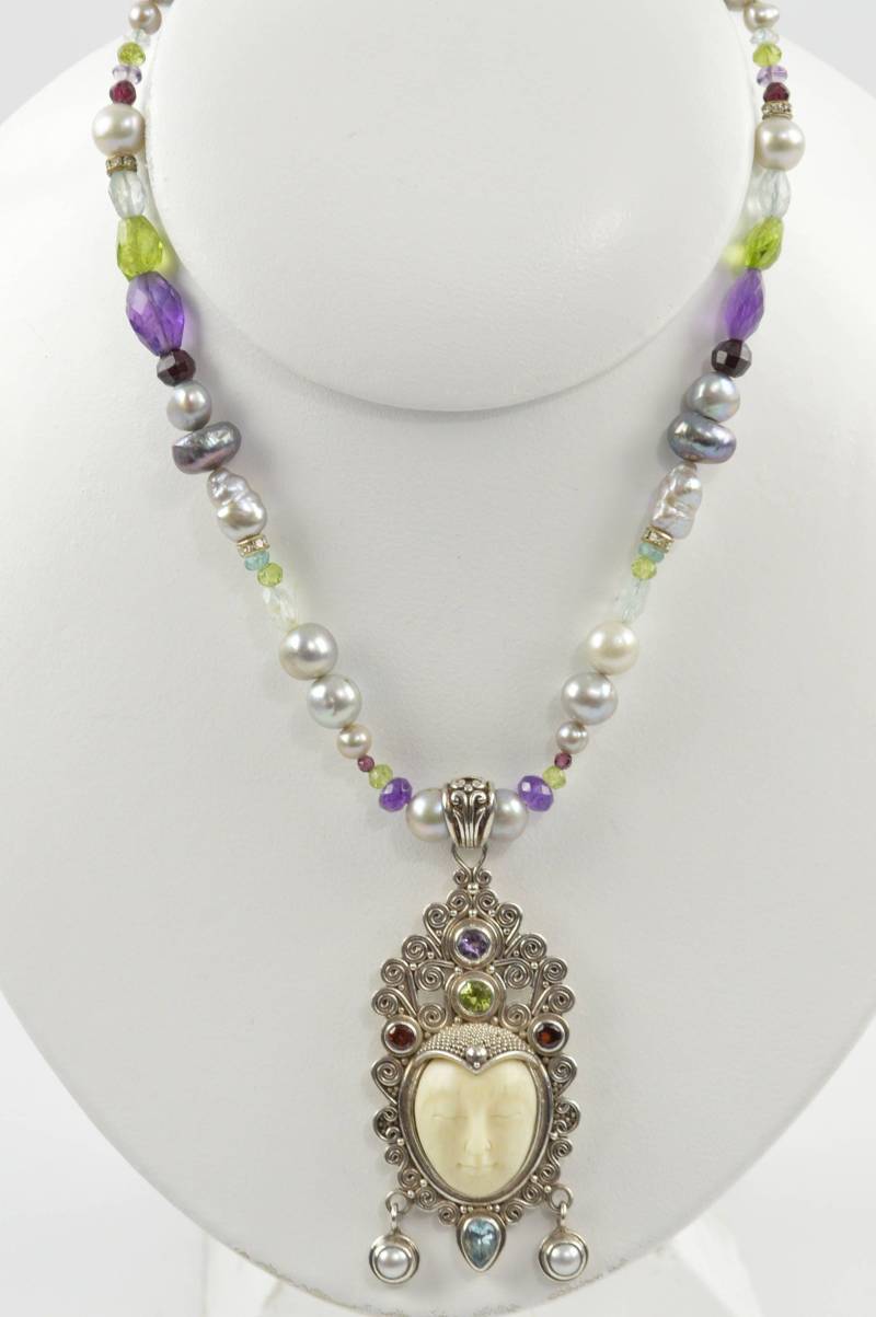 Perlenkette Sterling Silber Göttin Anhänger, Edelstein-Akzent von KariBernhardtStudio