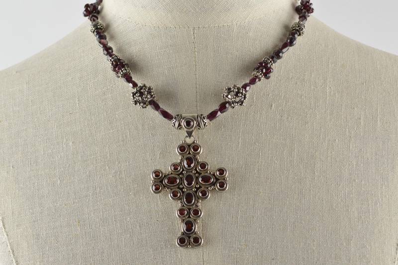 Red Granat Und Sterling Silber Halskette Mit Kreuz Anhänger Handgefertigte Fine Jewelry Beads Original Red Granat Und Sterling Silber Halskette Mit Kreuz Anhänger Handgefertigte Fine Jewelry Beads Original von KariBernhardtStudio
