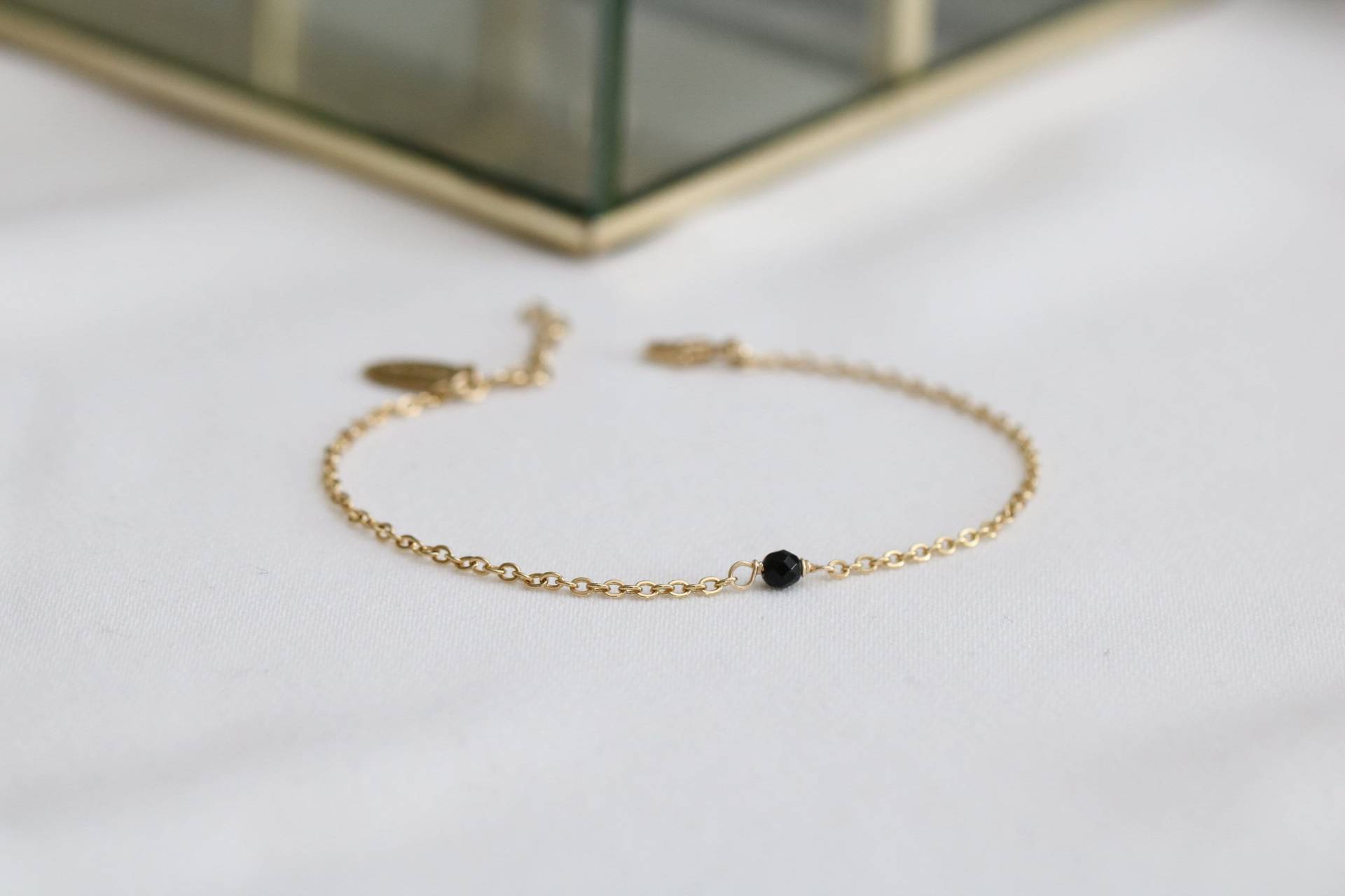 Lola-Armband, Vergoldet Mit Feingoldenem Burgunderfarbenem Agathe-stein Lola-Armband, Vergoldet Mit Feingoldenem Burgunderfarbenem Agathe-stein von Kariboobijoux