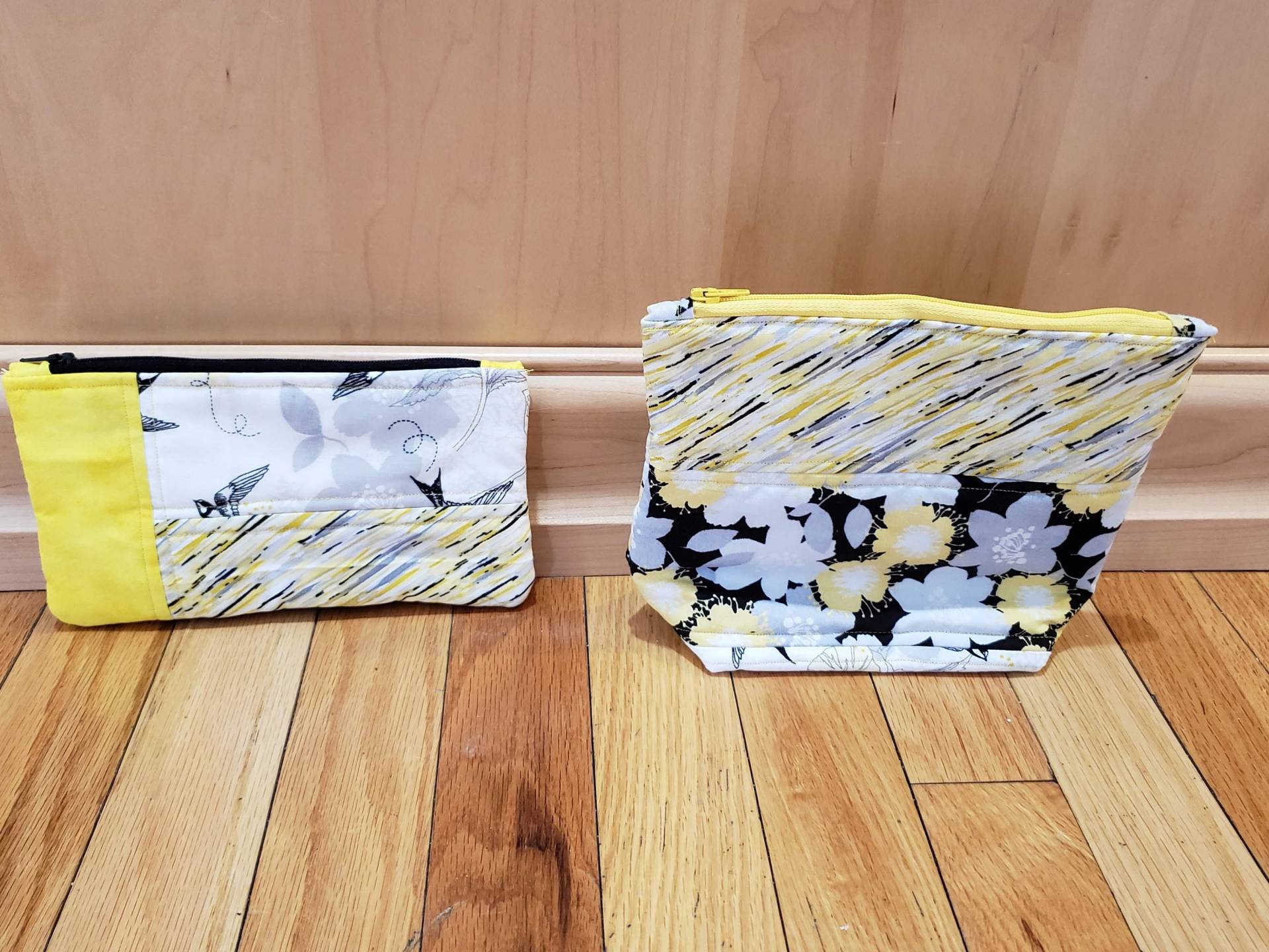 Handgemachte Reißverschluss Tasche Gelb, Schwarz Grau Und Weiß Handgemachte Reißverschluss Tasche Gelb, Schwarz Grau Und Weiß von KarinsColorPatch