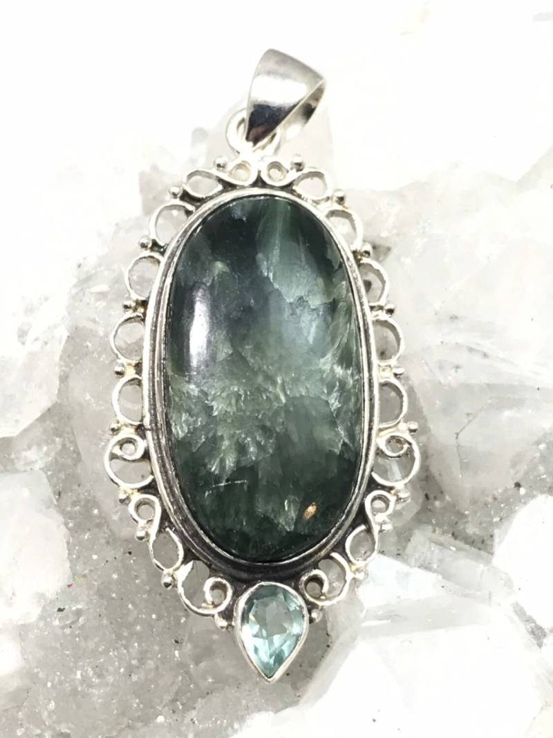 Abbildung Schöner Seraphinit Und Kristall Anhänger von KarinsForgottenTreas
