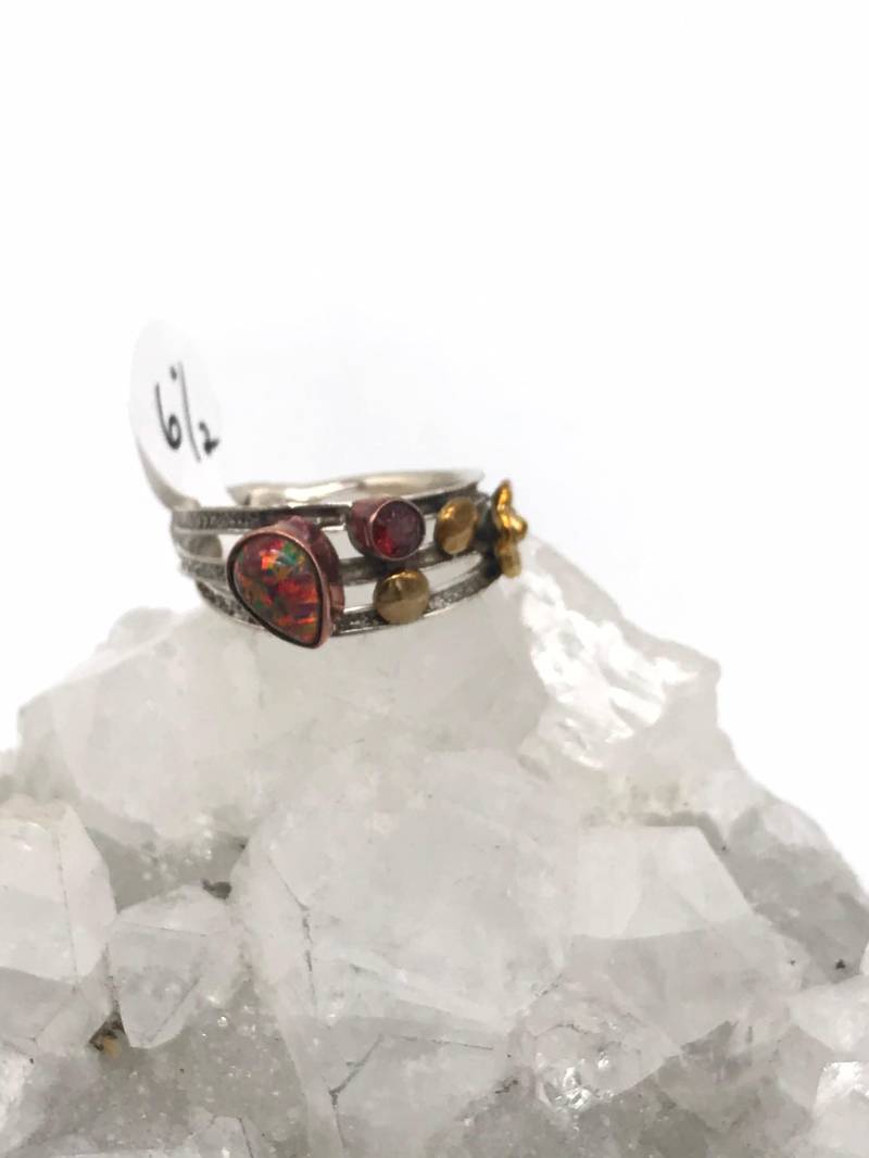 Abend Feueropal Und Granat Ring, Größe 17, 5 cm von KarinsForgottenTreas