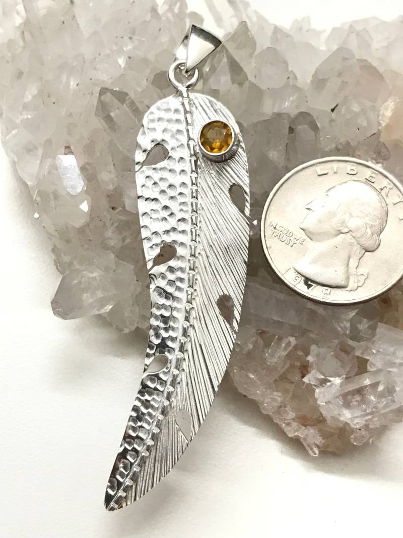 Abend Gelber Kristall Feder Anhänger von KarinsForgottenTreas