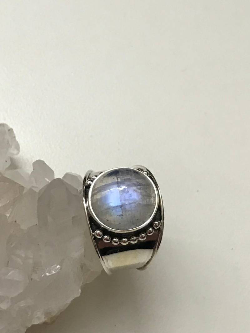 Abend Mondstein Ring, Größe 8 von KarinsForgottenTreas