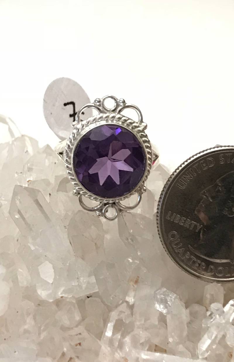 Abfertigung Lila Kristall Ring, Größe 7 von KarinsForgottenTreas