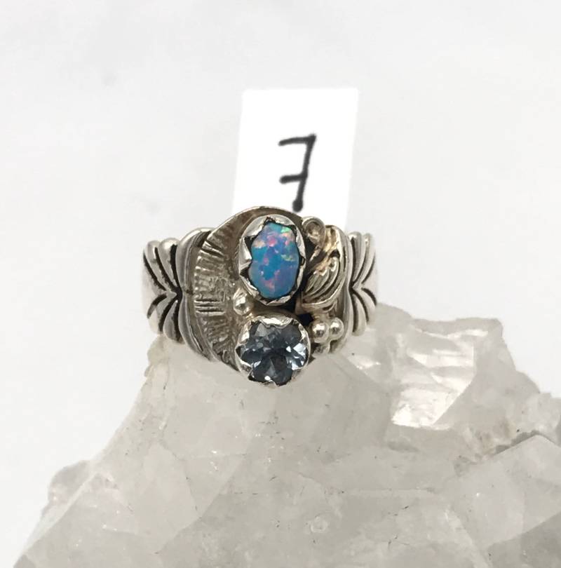 Abstand Opal Und Blautopas Ring, Size 7 von KarinsForgottenTreas