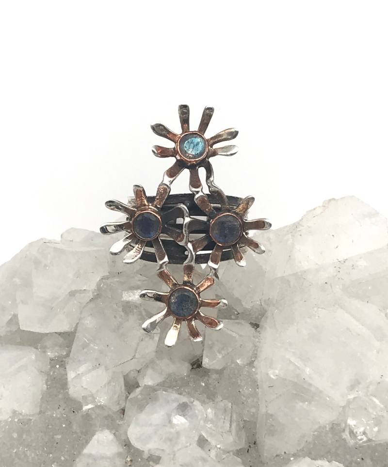 Abstand Schöner Labradorit Daisy Ring, Größe 7 1/2 von KarinsForgottenTreas