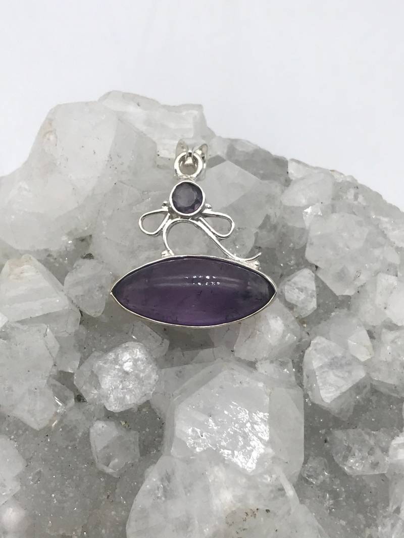 Abstand Wunderschöne Lila Kristall Anhänger Halskette von KarinsForgottenTreas