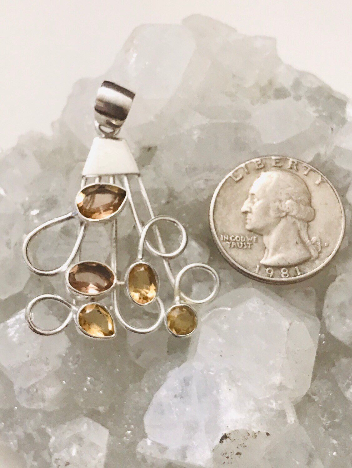 Ausverkauft Abstrakter Kristall Anhänger von KarinsForgottenTreas