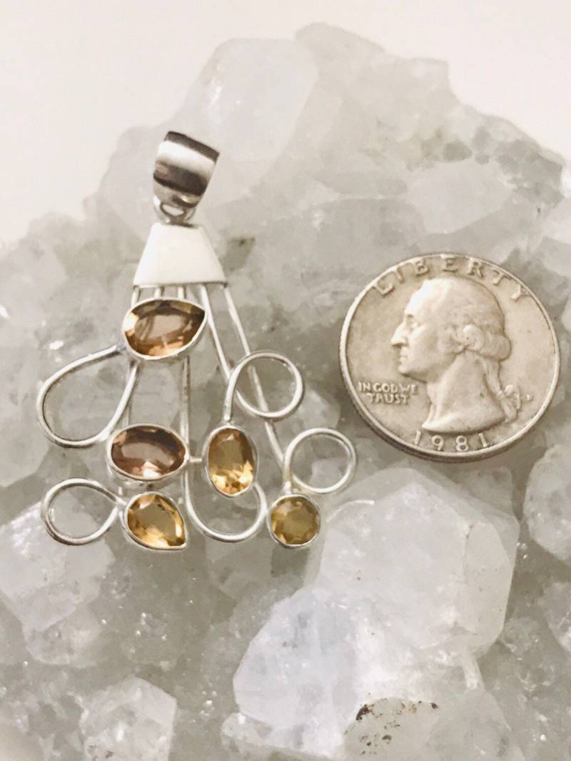 Ausverkauft Abstrakter Kristall Anhänger von KarinsForgottenTreas