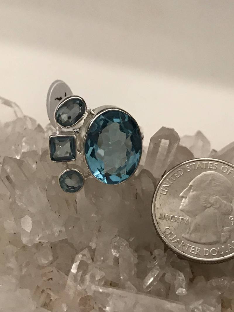 Blaue Kristall Ring, Größe 7 1/2 von KarinsForgottenTreas