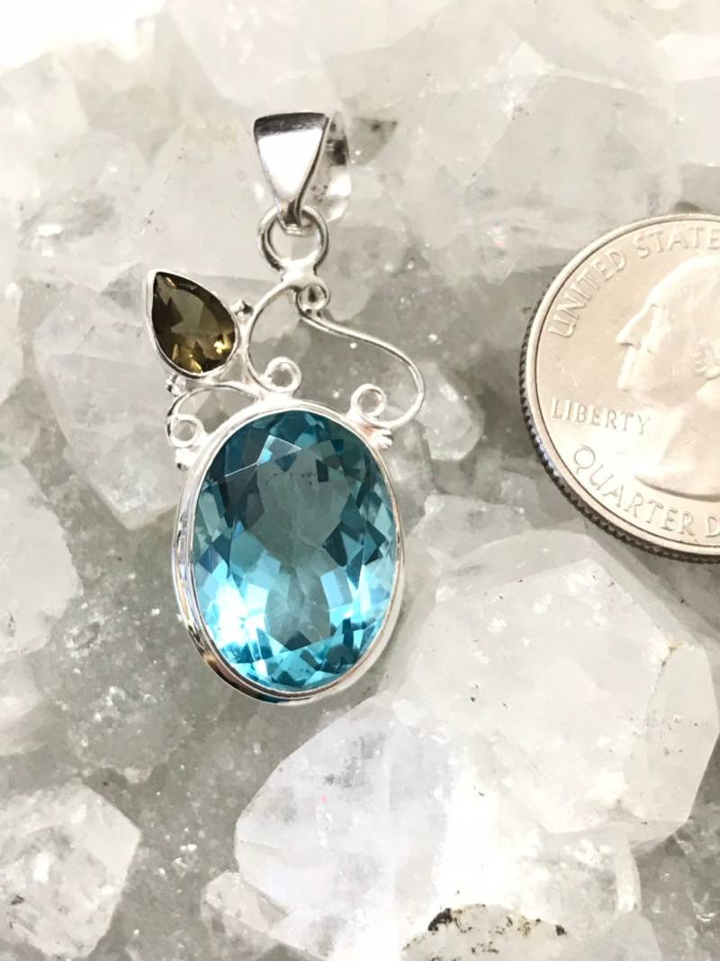 Clearance Blau Und Smokey Kristall Anhänger von KarinsForgottenTreas