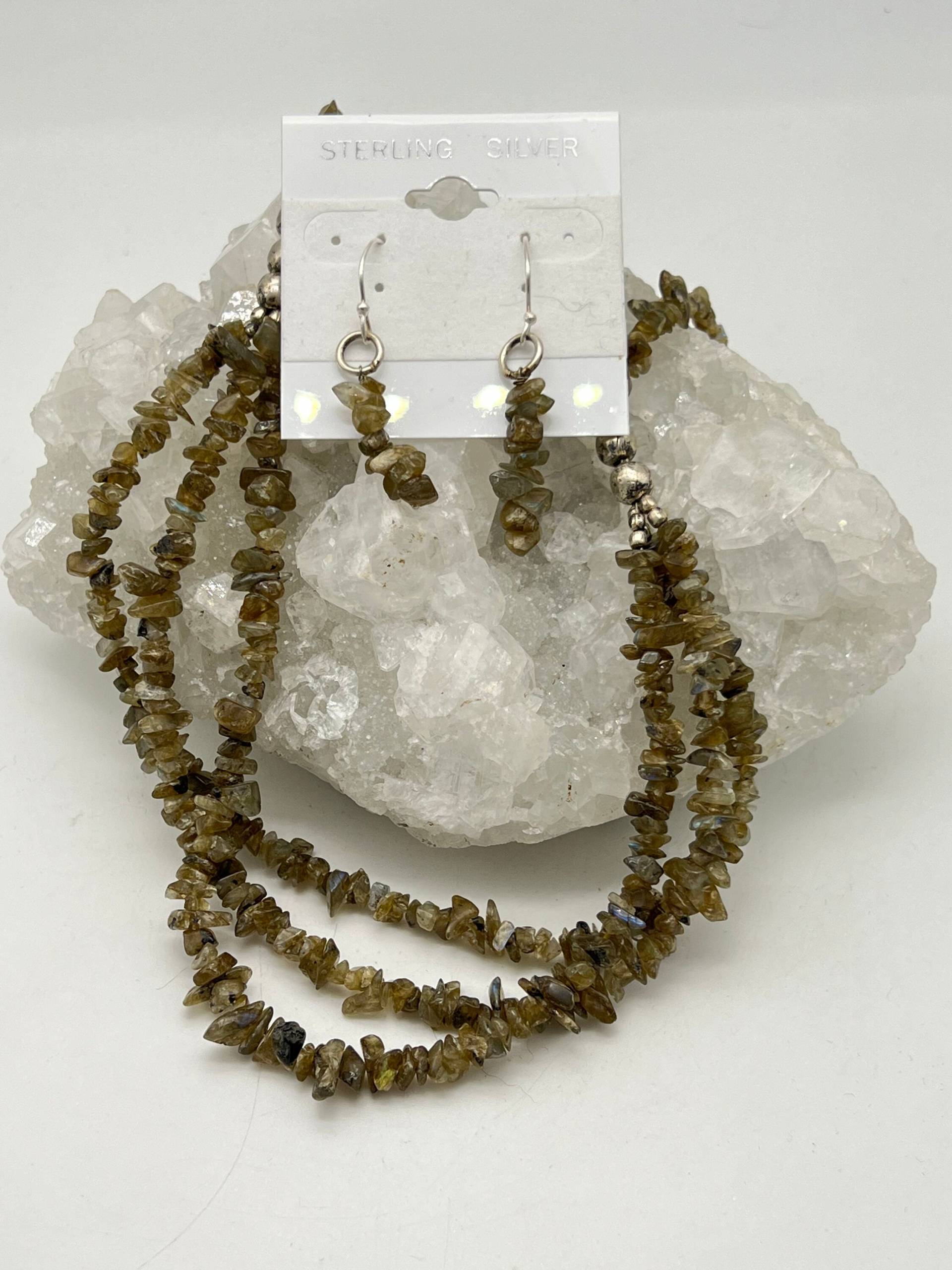 Clearance Grüner Labradorit Perlen Und Ohrring Set Clearance Grüner Labradorit Perlen Und Ohrring Set von KarinsForgottenTreas