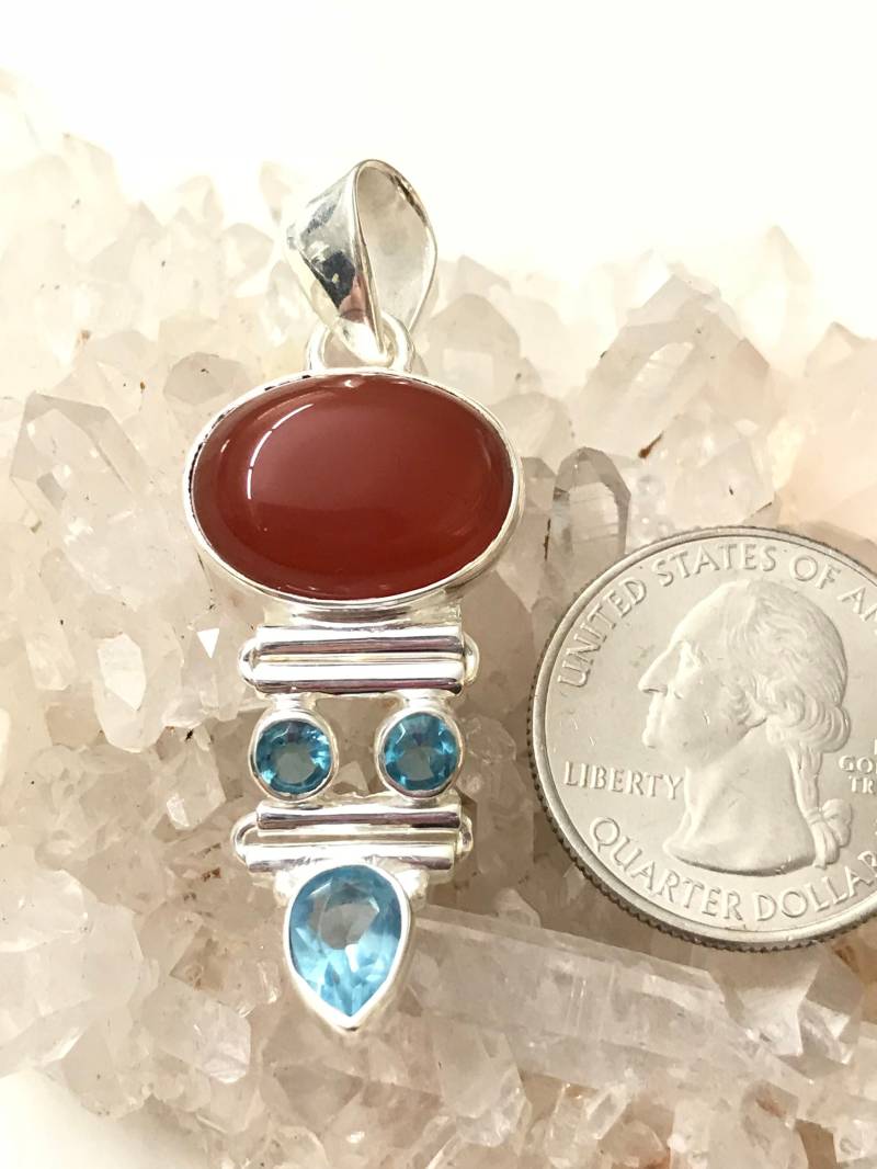 Clearance Karneol Und Blauer Kristall Anhänger von KarinsForgottenTreas