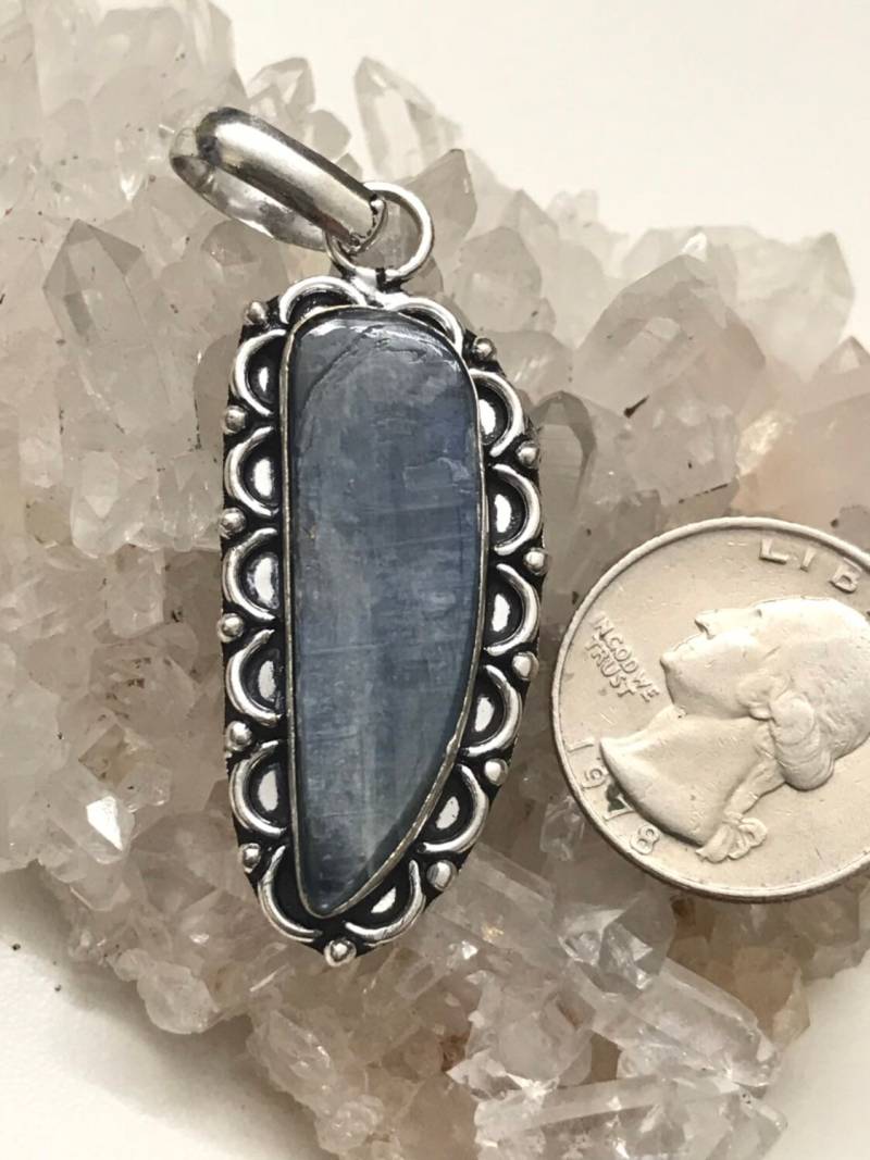 Clearance Kyanit Anhänger von KarinsForgottenTreas