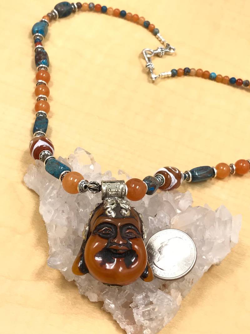 Clearance Lucite Buddha Mit Karneol Und Chrysokoll Perlen Halskette von KarinsForgottenTreas