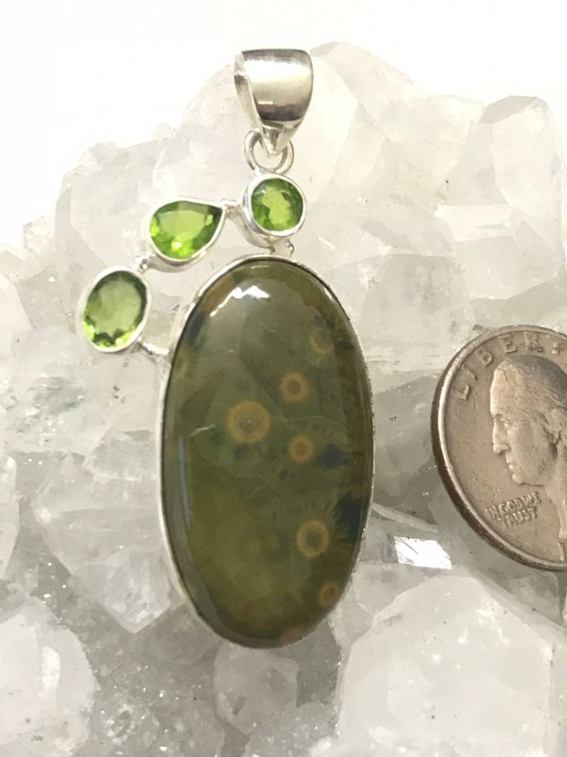 Clearance Ozean Jaspis Und Grüner Kristall Anhänger von KarinsForgottenTreas
