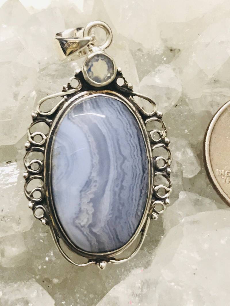 Clearance Schöner Blauer Spitzenachat Und Opalith Anhänger von KarinsForgottenTreas