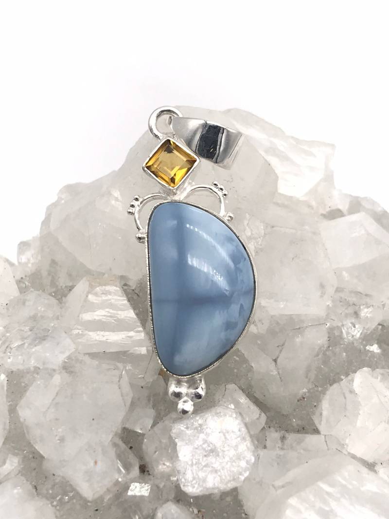 Freiheit Wunderschöner Owyhee Opal Und Kristall Anhänger von KarinsForgottenTreas