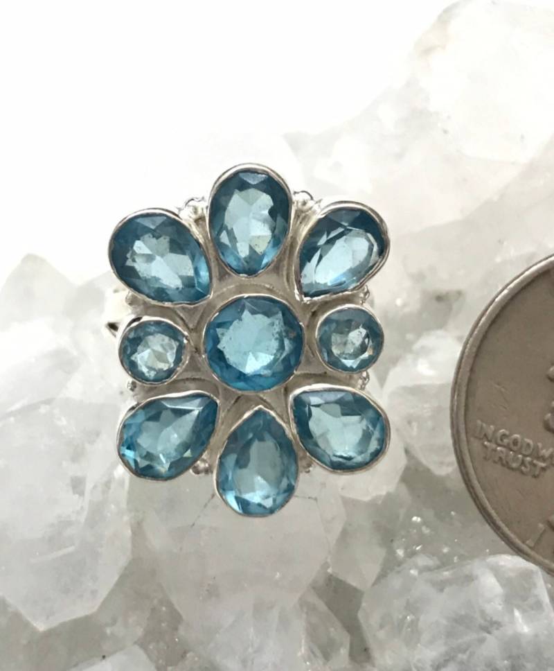 Ring Mit Blauem Kristall, Größe 7 von KarinsForgottenTreas