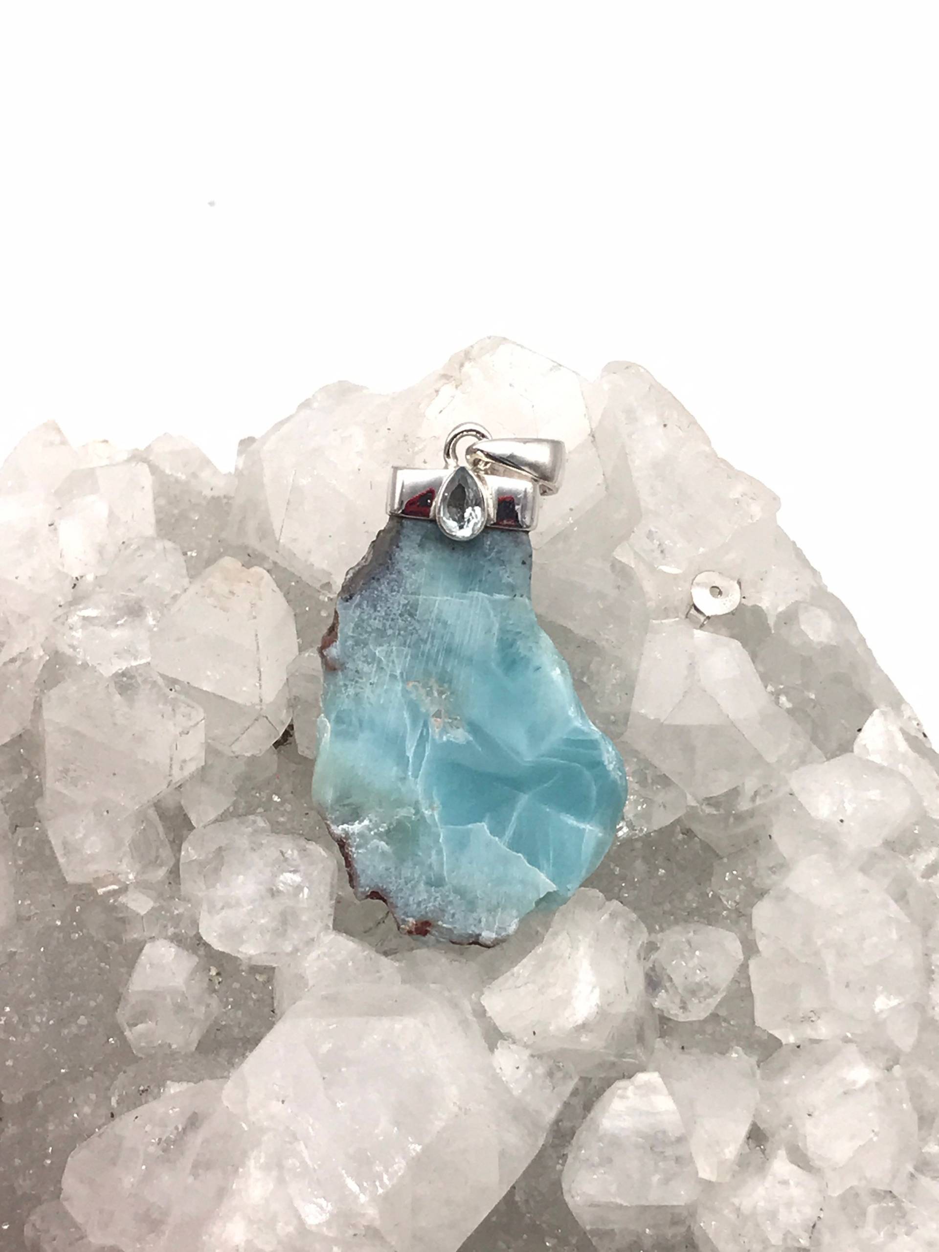 Roher Larimar Und Blautopas Anhänger von KarinsForgottenTreas