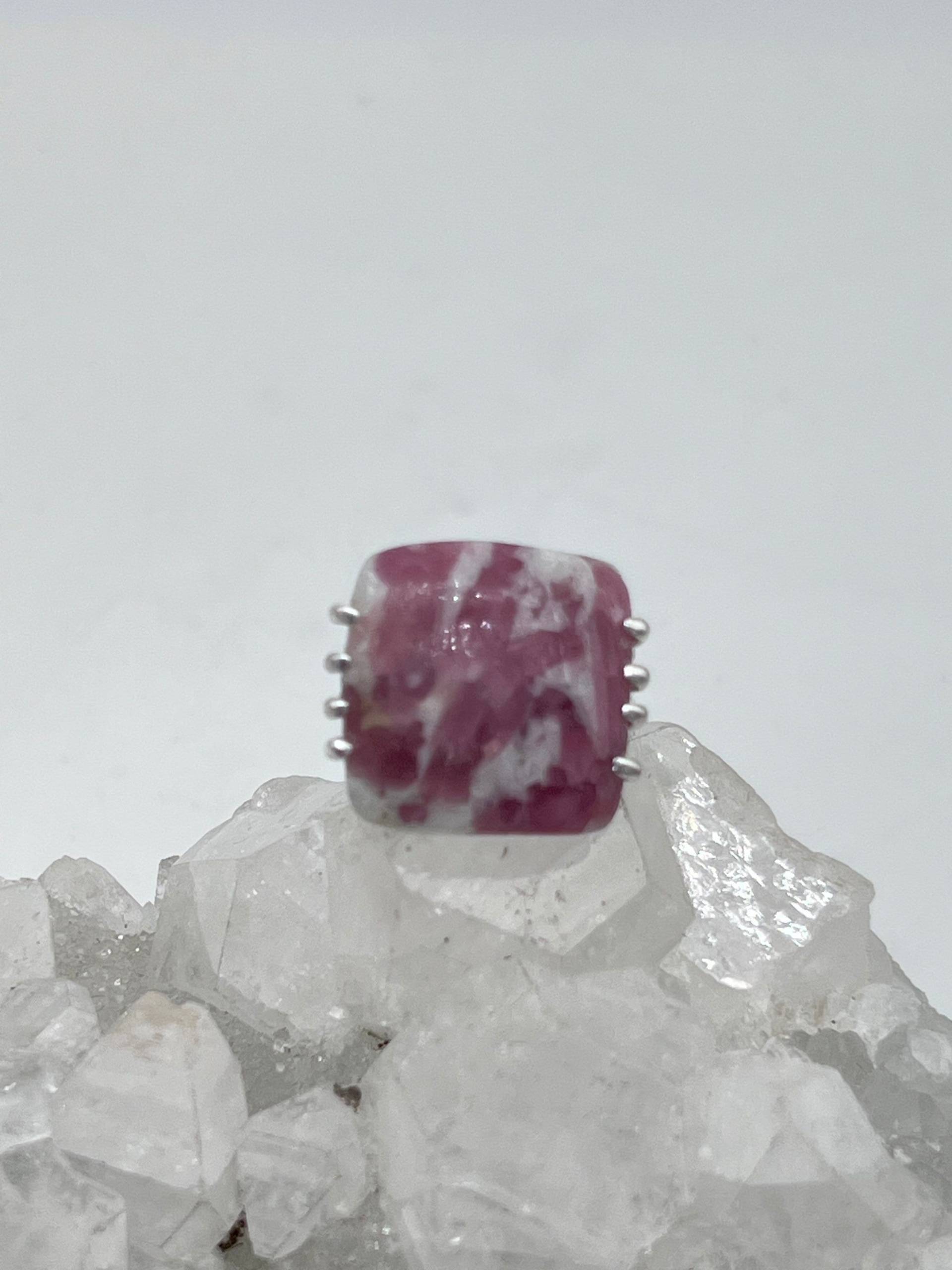 Roher Rosa Turmalin Ring, Größe 5 1/2 von KarinsForgottenTreas