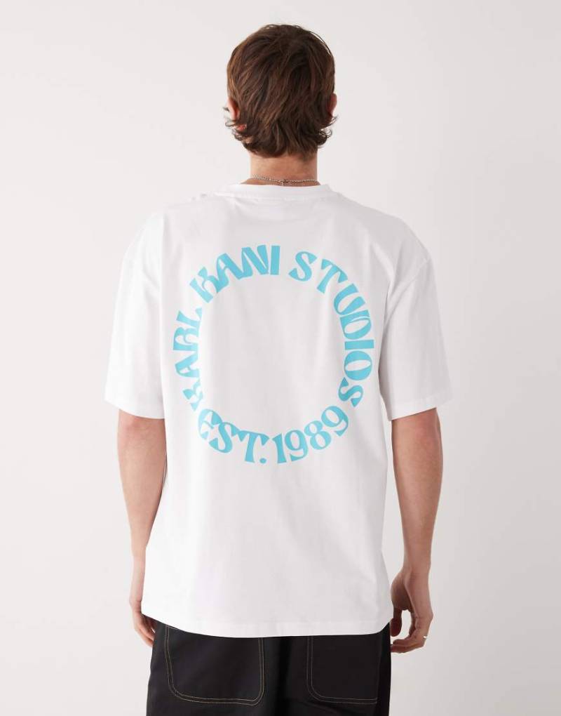 Karl Kani - Oversize-T-Shirt in Weiß mit Studios-Print auf Brust und Rücken und Signatur-Logo von Karl Kani