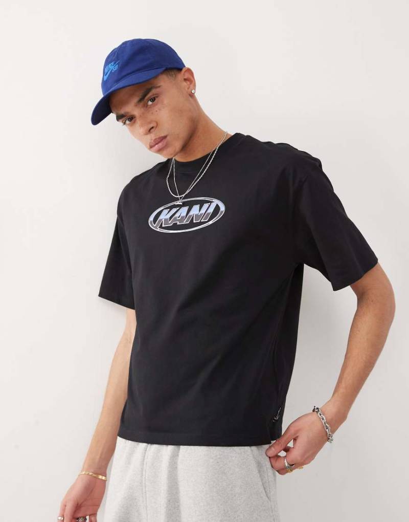 Karl Kani - Signature - Cropped-T-Shirt in Schwarz mit Chrom-Print von Karl Kani
