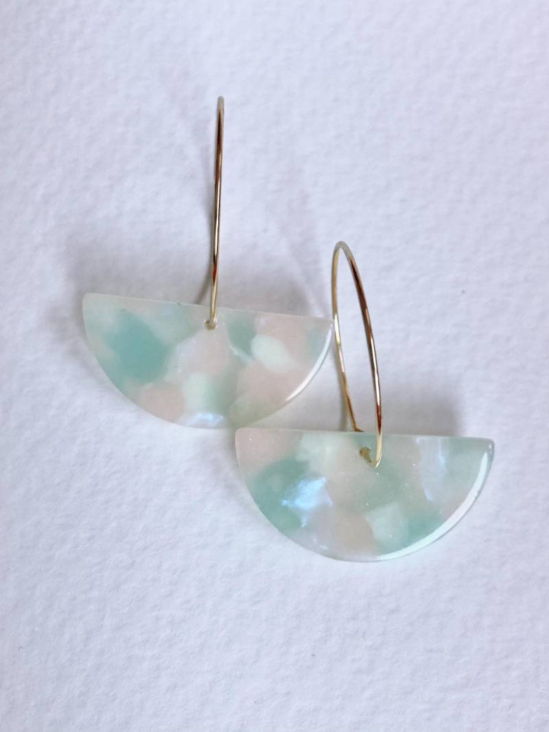 Ohrringe Polymer/Acrylacetat Fimo Creolen Hoops Vergoldet Nickelfrei Mit Anhänger Bunte Statementschmuck Ohrringe Polymer/Acrylacetat Fimo Creolen Hoops Vergoldet Nickelfrei Mit Anhänger Bunte Statementschmuck von KarlaKonfetti
