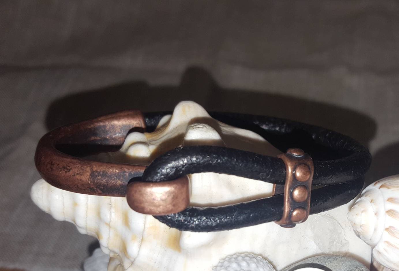 Lederarmbänder von KarleensIdeas