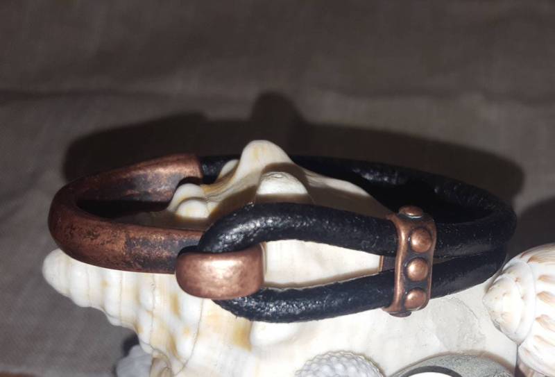 Lederarmbänder von KarleensIdeas