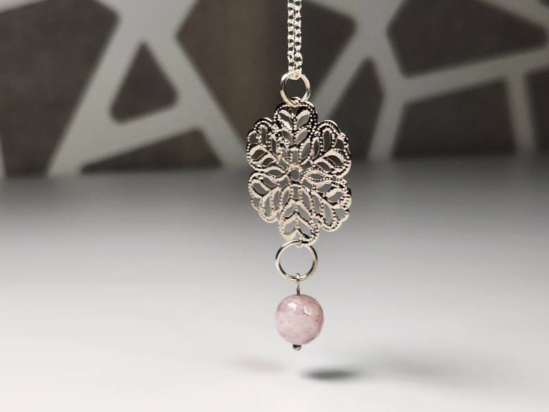 Erdbeerquarz Facettierte Edelstein Halskette, Silber Blume Und Anhänger, Rosa Kristall Halskette von KarmaAndCoral