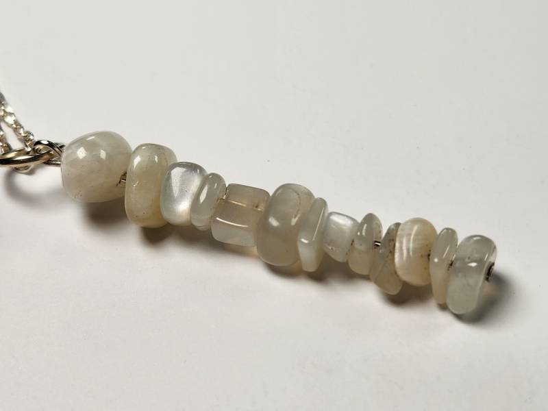 Mondstein Halskette, Stapel Edelstein Anhänger, Heilung Mit Mondstein, Weißer Kristall Halskette von KarmaAndCoral