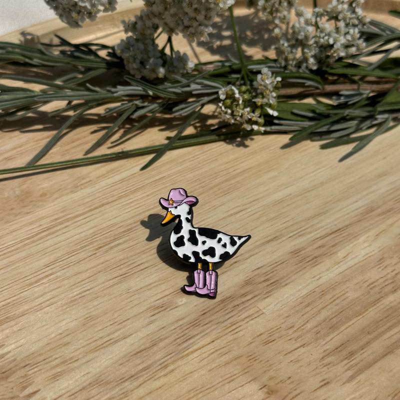 Cowboy Duck Pin - Enamel-Anstecker Mit Kuhmuster Und Pinken Boots Cowboy Duck Pin - Enamel-Anstecker Mit Kuhmuster Und Pinken Boots von KarmaBoutiqueDE