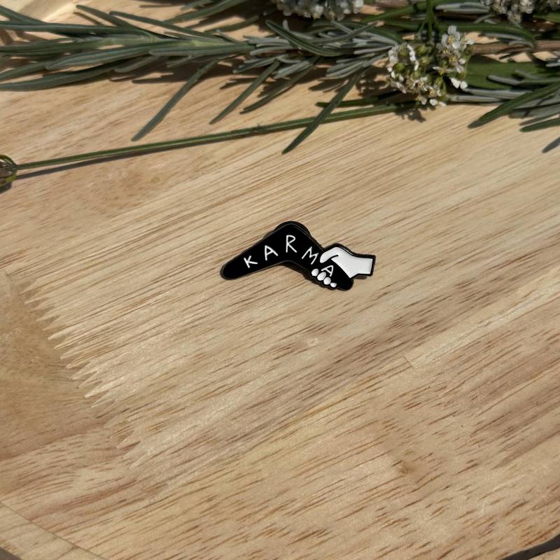 Metall-Pin „Karma" - Persönlichkeits Anstecker Metall-Pin „Karma" - Persönlichkeits Anstecker von KarmaBoutiqueDE