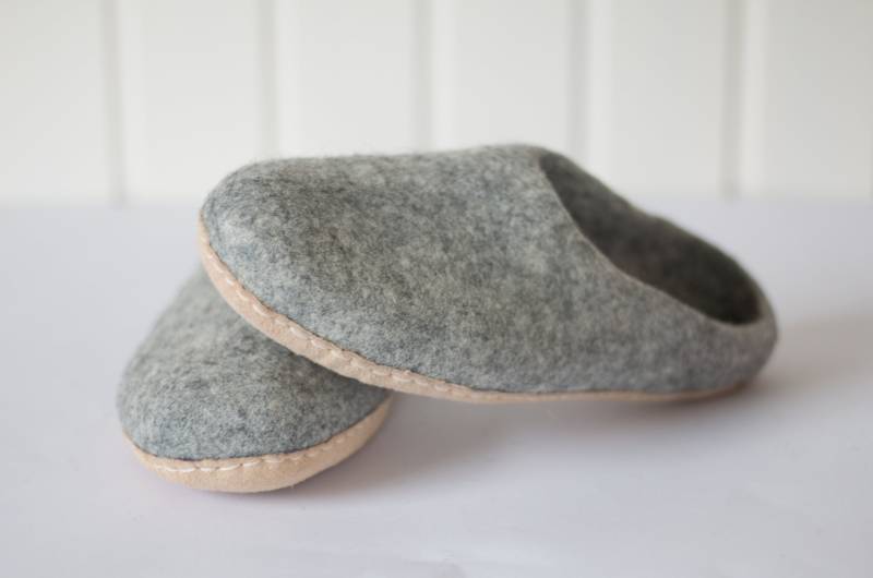 Filzhausschuhe/Grau Wollfilzschuh Für Herren Damen Wollfilz von KarmaCraftAu