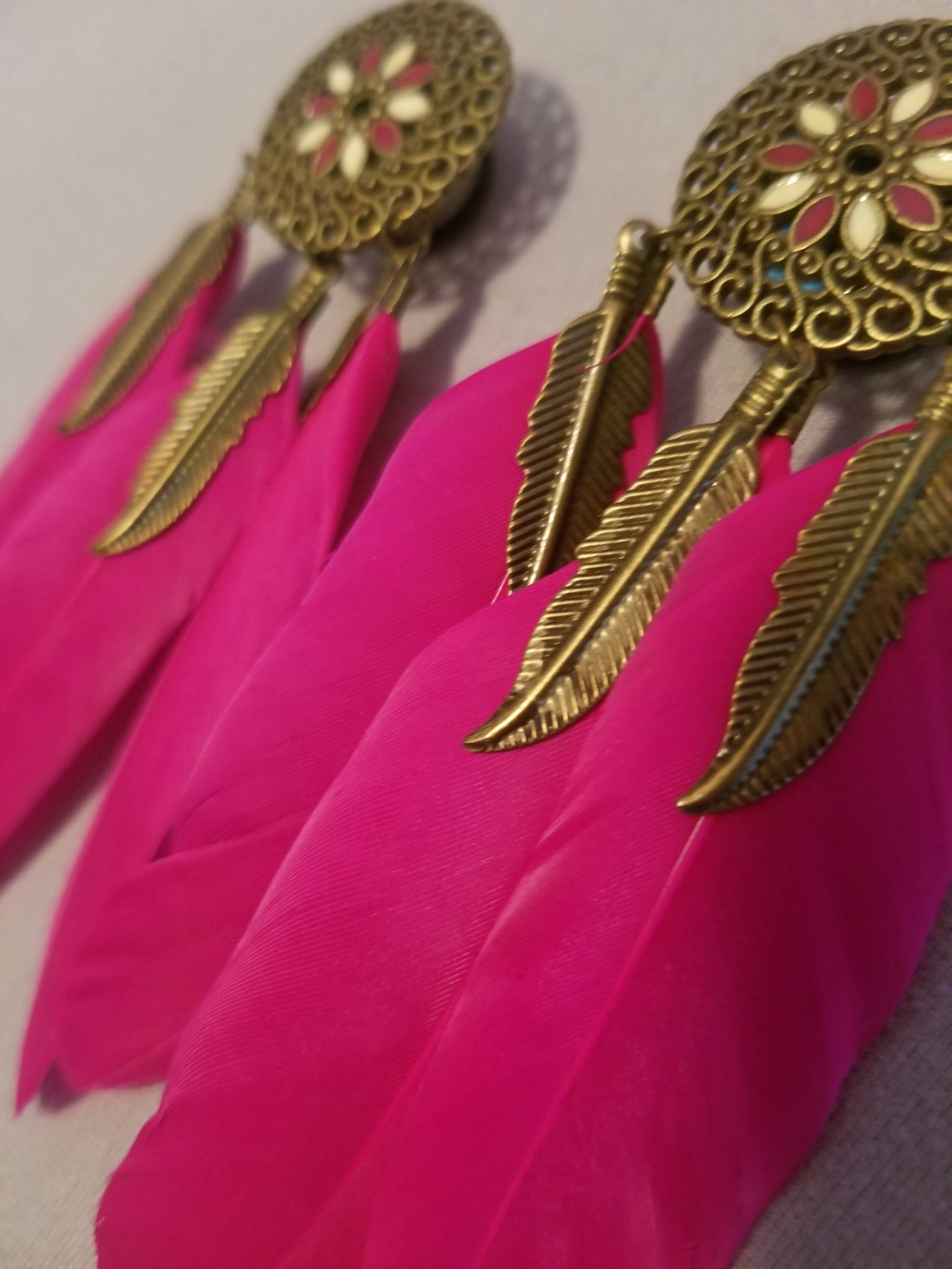 Dreamcatcher Rosa Feder Stecker Messgeräte von KarmaCreationsCo