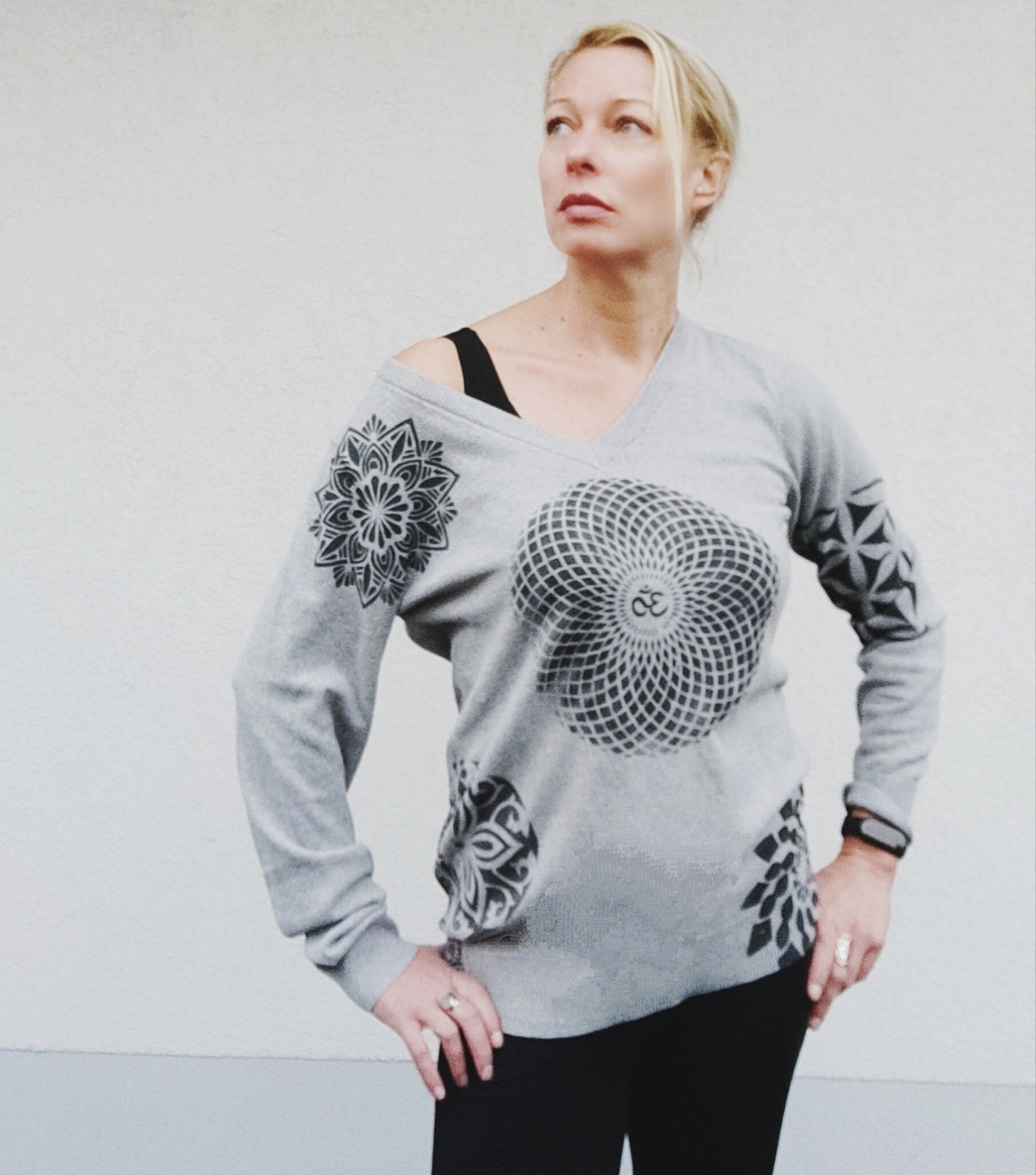 Upcycled+ Pullover+ Mandala + Yoga von KarmaDeMao