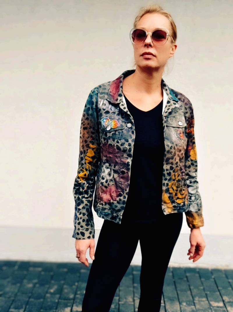 Upcycled +Jacke + Hippie+ Yoga+ Leoprint+ Buddha+ Chakren+ Flower Power Hippiestyle von KarmaDeMao
