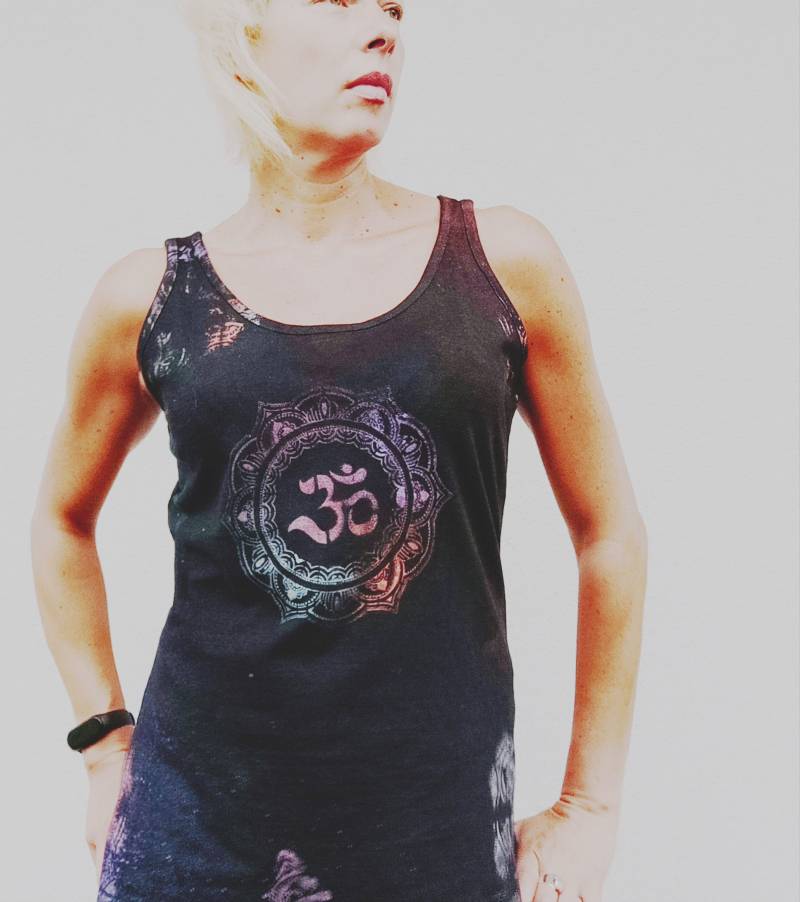 Upcycled Vintage "Om" Damen Top, L-xl Upcycled Vintage "Om" Damen Top, L-xl von KarmaDeMao